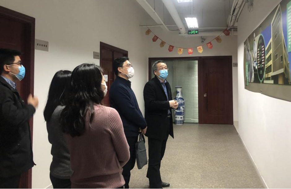 上海市市(shi)委(wei)組織部到百傲調(diao)研黨建咊抗疫工作